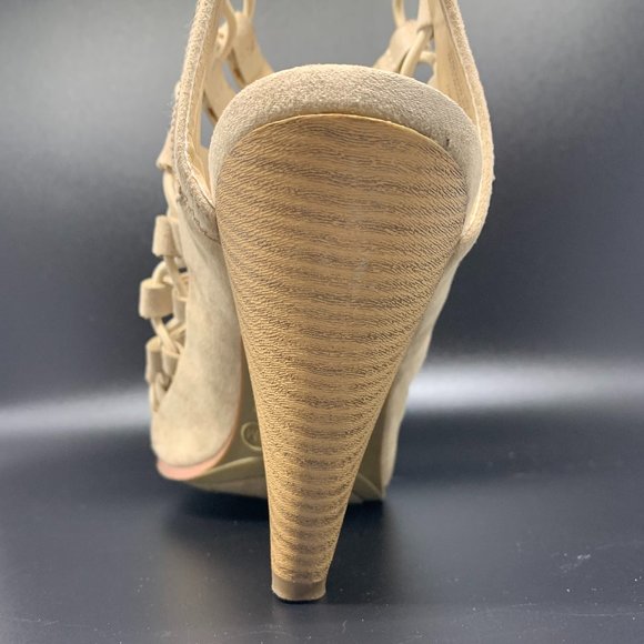 Hot Tomatoes Sandals in a Natural Tan color Size 9 - Picture 6 of 7